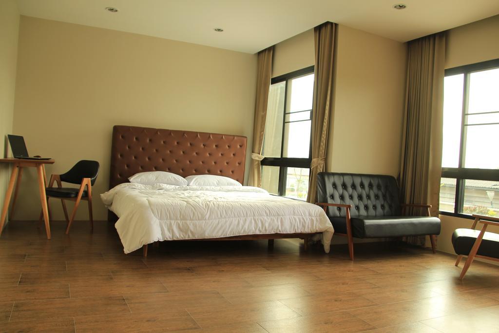 The Residence Thepkanjana Ban Khlong Krathum Baen Bagian luar foto