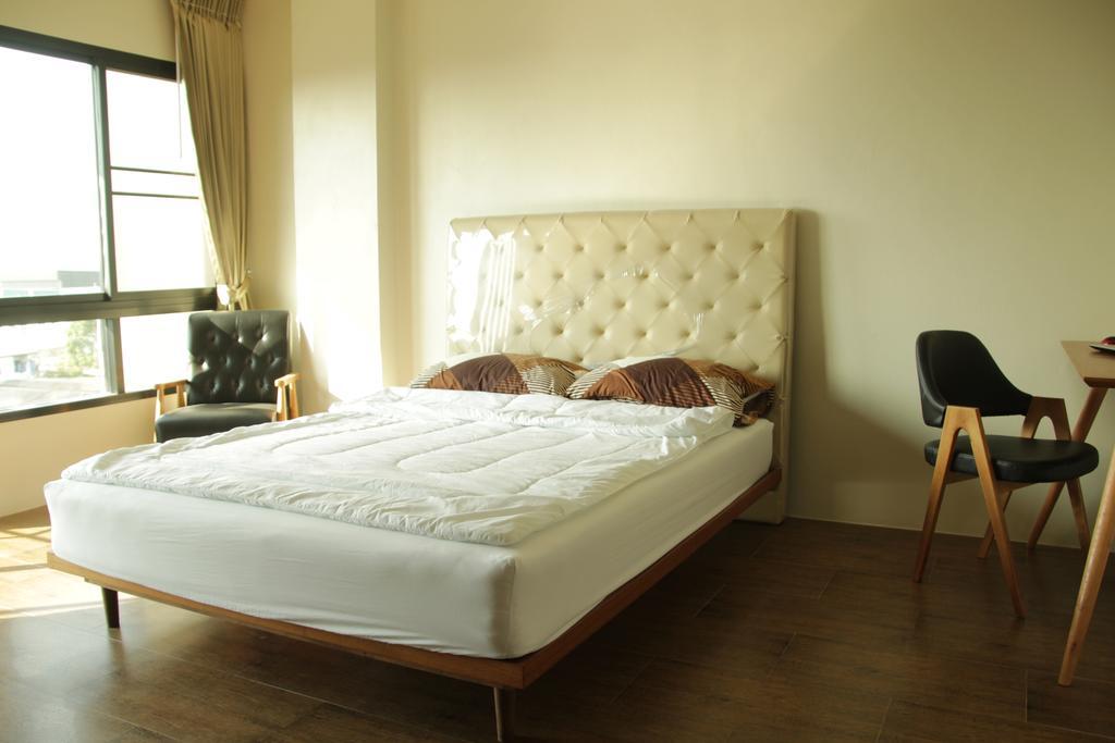 The Residence Thepkanjana Ban Khlong Krathum Baen Bagian luar foto