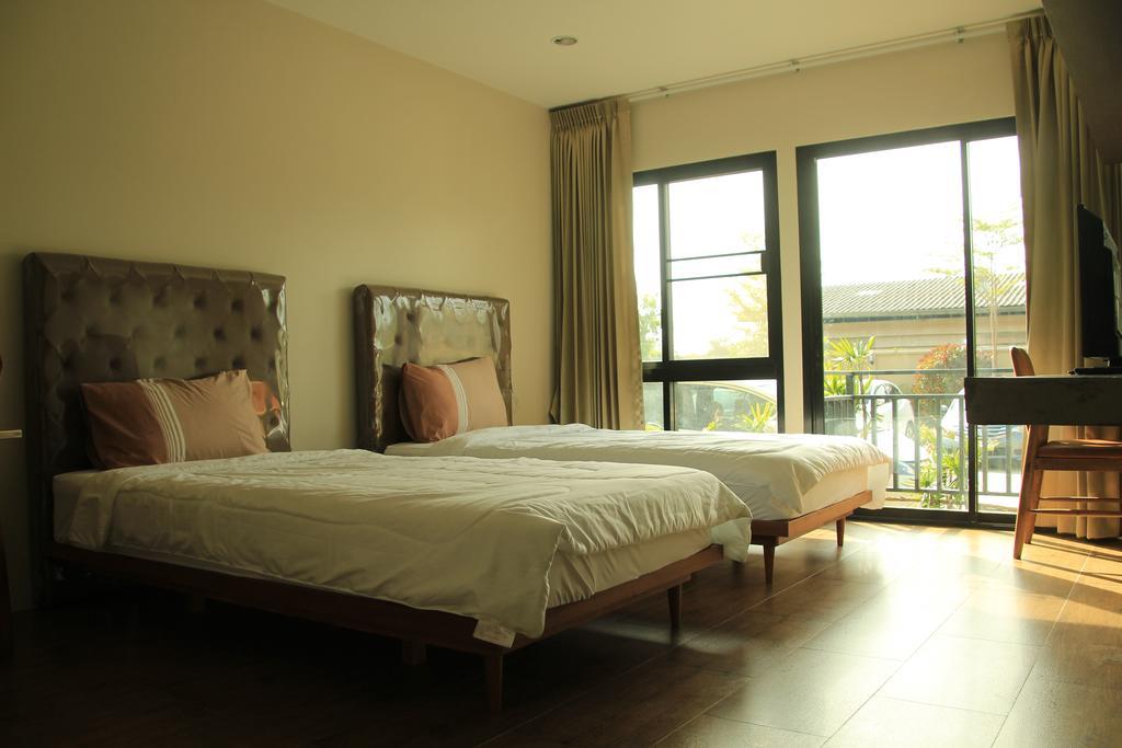 The Residence Thepkanjana Ban Khlong Krathum Baen Bagian luar foto