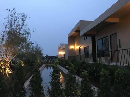The Residence Thepkanjana Ban Khlong Krathum Baen Bagian luar foto