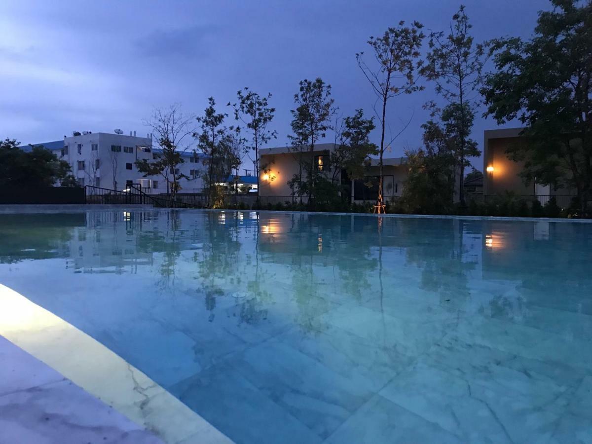 The Residence Thepkanjana Ban Khlong Krathum Baen Bagian luar foto
