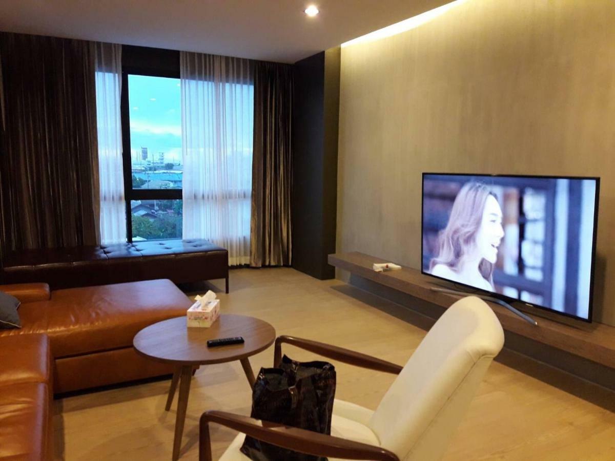 The Residence Thepkanjana Ban Khlong Krathum Baen Bagian luar foto